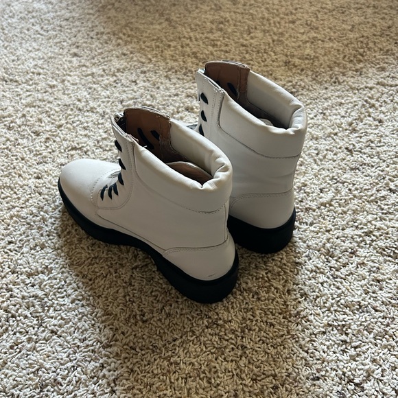 NWT✨AQUATILIA White Boots (7.5) - Picture 2 of 10